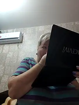 EffectFiona online show from February 2025 11:00:01 PM