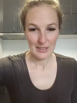 MaviePearl online show from February 2025 09:32:02 AM