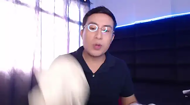 andrewmhilton  online show from March 2025 07:42:02 PM