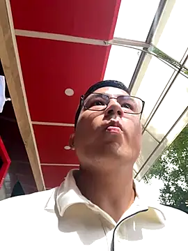 andrewmhilton  online show from October 2025 06:38:02 PM