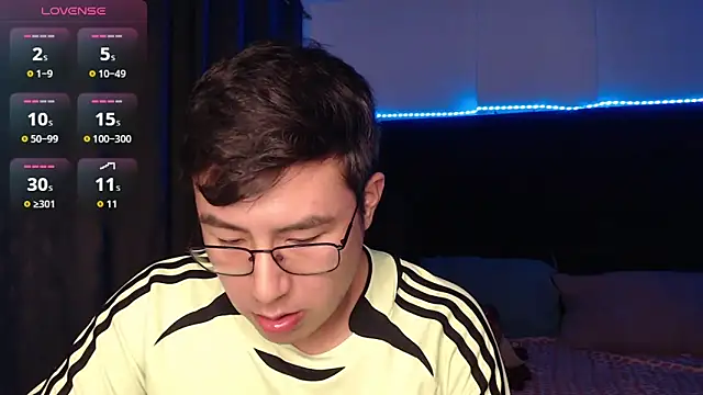 andrewmhilton  online show from April 2026 06:13:01 AM