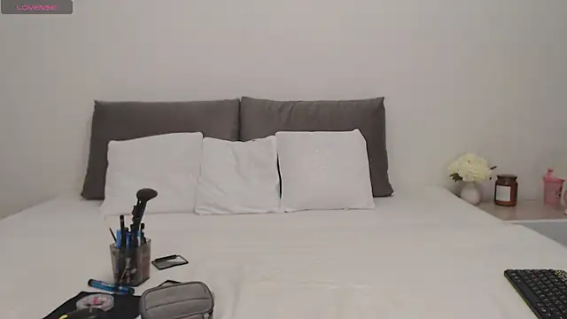 Snapshot of Kate001 chatting on February 2025 05:39:01 AM Kate001 online show from February 2025 05:39:01 AM