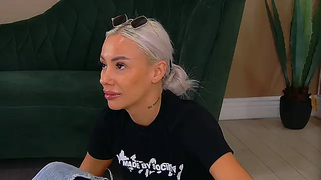 Snapshot of Bailey_Rush chatting on September 2025 01:55:01 PM Bailey Rush online show from September 2025 01:55:01 PM