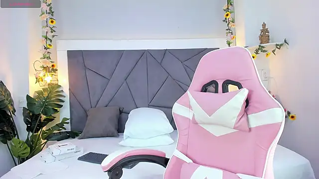 KiarhaTrixie online show from December 2025 03:12:02 AM