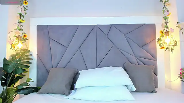 KiarhaTrixie online show from December 2025 03:23:02 AM