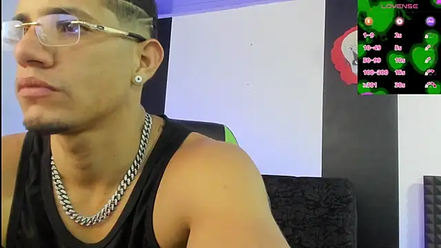 Snapshot of jhonnysnow17 chatting on January 2025 08:09:02 AM jhonnysnow17 online show from January 2025 08:09:02 AM