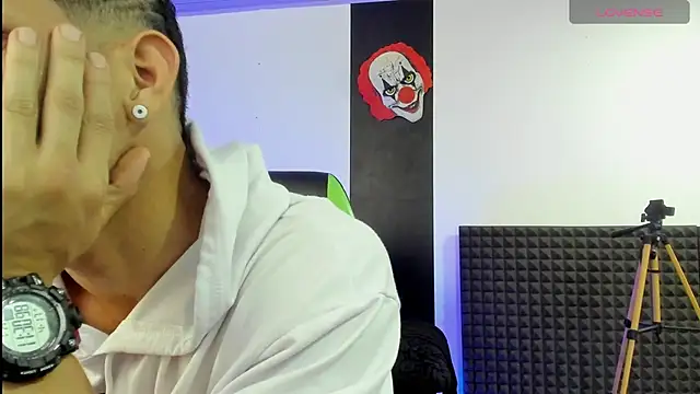 Snapshot of jhonnysnow17 chatting on January 2025 04:26:01 AM jhonnysnow17 online show from January 2025 04:26:01 AM