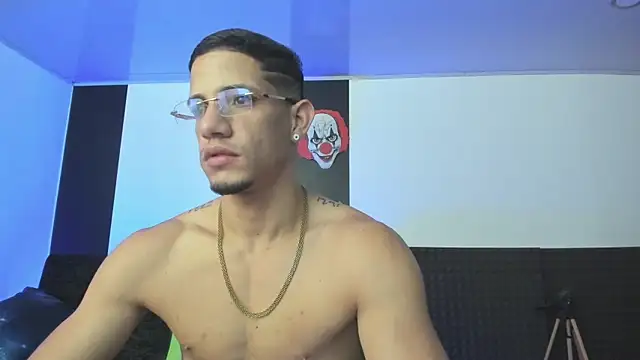 Snapshot of jhonnysnow17 chatting on January 2025 03:58:01 PM jhonnysnow17 online show from January 2025 03:58:01 PM