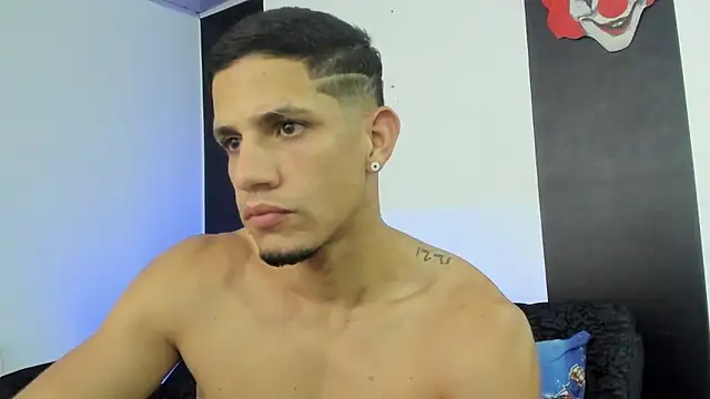 Snapshot of jhonnysnow17 chatting on January 2025 06:05:02 AM jhonnysnow17 online show from January 2025 06:05:02 AM