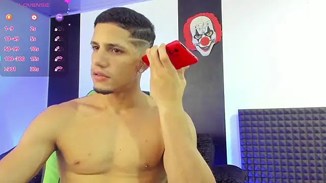 Snapshot of jhonnysnow17 chatting on January 2025 11:55:02 PM jhonnysnow17 online show from January 2025 11:55:02 PM