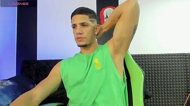 Snapshot of jhonnysnow17 chatting on February 2025 04:15:02 AM jhonnysnow17 online show from February 2025 04:15:02 AM