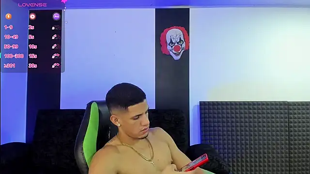 Snapshot of jhonnysnow17 chatting on February 2025 10:43:01 PM jhonnysnow17 online show from February 2025 10:43:01 PM