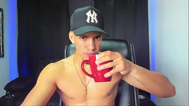 Snapshot of jhonnysnow17 chatting on October 2025 04:13:02 PM jhonnysnow17 online show from October 2025 04:13:02 PM