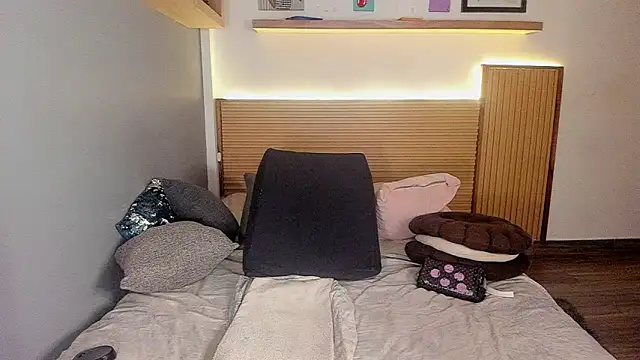 megan dreamsss online show from December 2025 01:24:01 AM