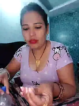 Snapshot of Poojabhabi101 chatting on January 2025 05:52:01 AM Poojabhabi101 online show from January 2025 05:52:01 AM