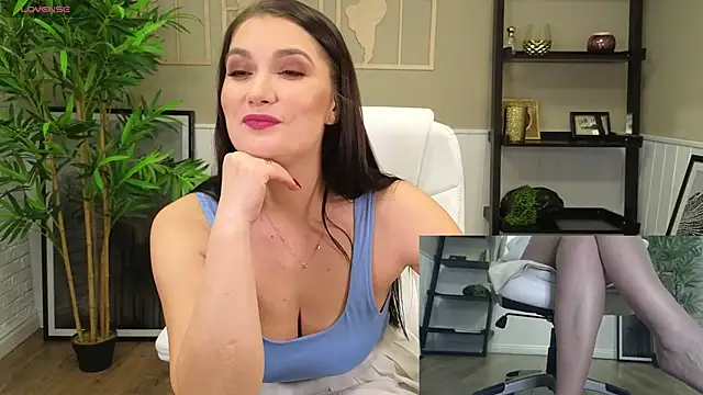 SelineSole online show from December 2024 05:01:01 PM