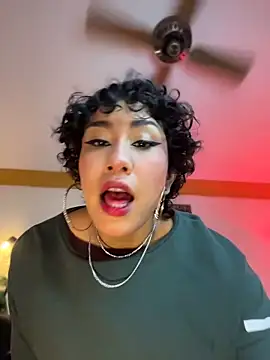 ZahaRoseee online show from April 2026 12:05:01 AM