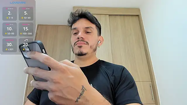 alejandro stark online show from October 2025 04:04:02 AM