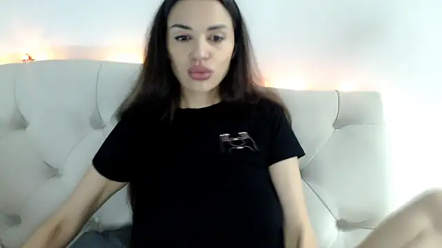 Mika Gold online show from December 2025 07:40:02 PM