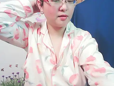 Snapshot of xiaorou-z chatting on December 2025 03:17:01 PM xiaorou-z online show from December 2025 03:17:01 PM