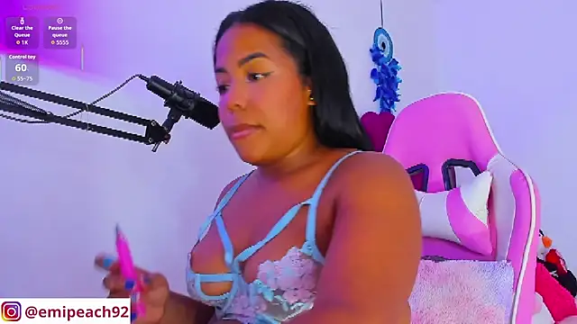 Snapshot of samanthaabloom chatting on October 2025 12:52:02 AM samanthaabloom online show from October 2025 12:52:02 AM