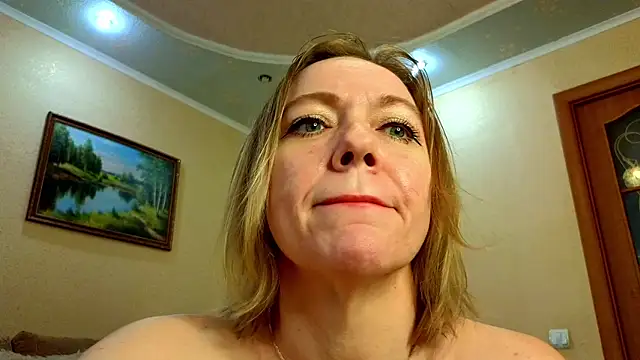 Snapshot of YourQueenX chatting on June 2026 05:27:01 AM YourQueenX online show from June 2026 05:27:01 AM