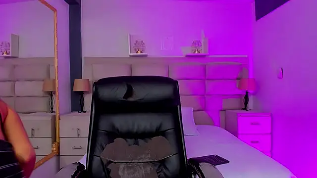 CinthiaCollins online show from November 2025 08:38:02 PM