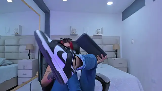 CinthiaCollins online show from November 2025 08:24:02 PM