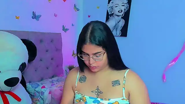 Snapshot of mabellfox chatting on December 2024 04:03:01 PM mabellfox online show from December 2024 04:03:01 PM