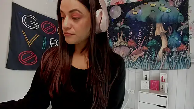 LovelyAzucena online show from December 2025 01:50:02 PM