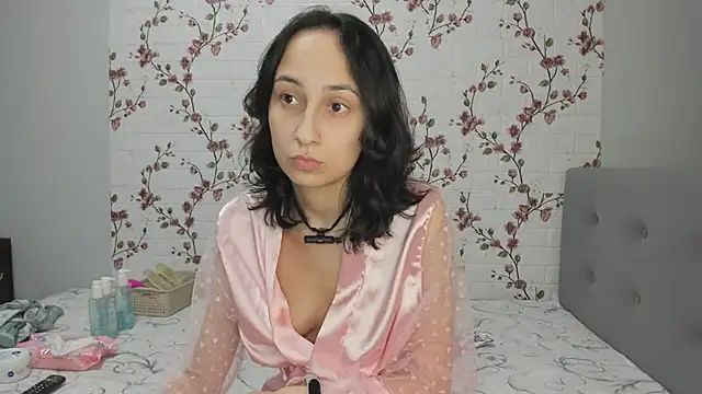 Snapshot of Alisagold90 chatting on January 2025 01:06:02 PM Alisagold90 online show from January 2025 01:06:02 PM