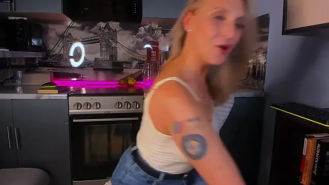 Afanasia online show from November 2025 07:04:01 PM