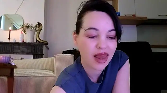 Lilie romeo online show from February 2025 03:53:01 PM