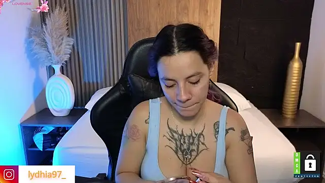 lydhia97  online show from January 2025 02:10:01 AM