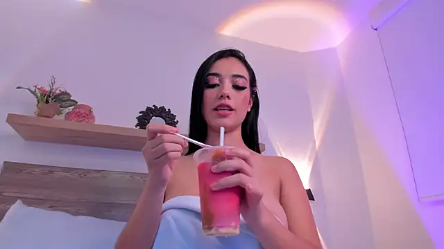 caroline22z online show from January 2025 10:50:01 PM