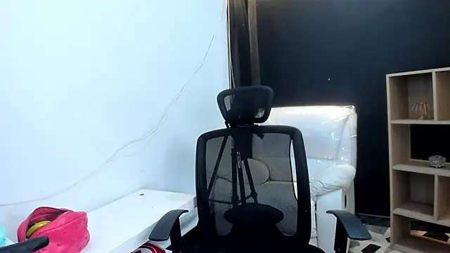 Snapshot of CelesteBrucee chatting on December 2024 04:13:01 AM CelesteBrucee online show from December 2024 04:13:01 AM