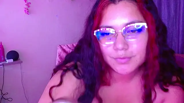 Snapshot of girl_milk2 chatting on October 2025 02:58:02 PM girl milk2 online show from October 2025 02:58:02 PM