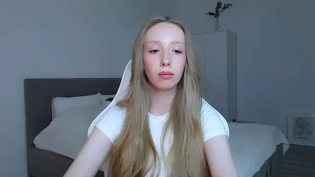 Snapshot of Luna_insniity chatting on October 2025 08:38:01 PM Luna insniity online show from October 2025 08:38:01 PM