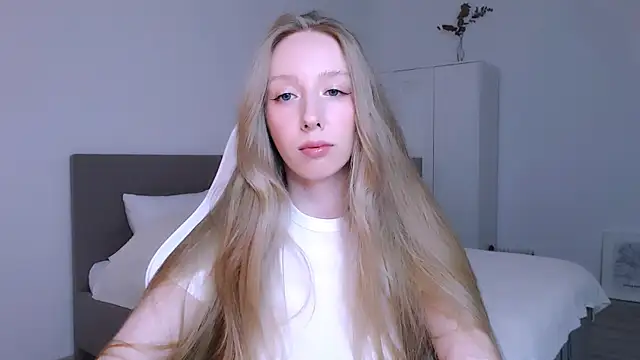 Snapshot of Luna_insniity chatting on November 2025 08:07:01 PM Luna insniity online show from November 2025 08:07:01 PM