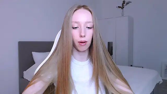 Snapshot of Luna_insniity chatting on November 2025 08:09:01 PM Luna insniity online show from November 2025 08:09:01 PM