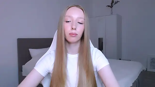 Luna insniity online show from November 2025 07:57:01 PM