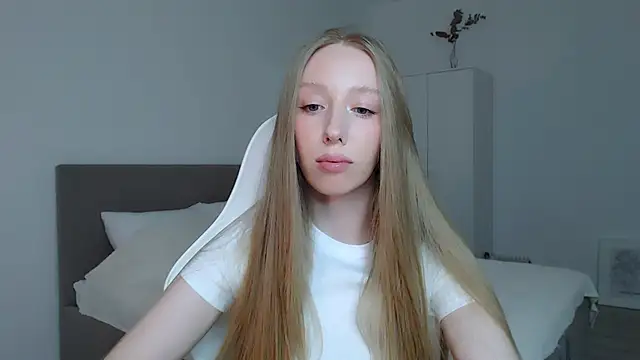 Luna insniity online show from December 2025 10:04:01 PM