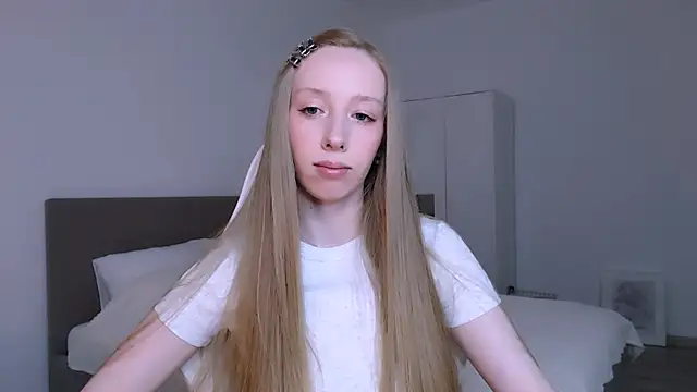 Luna insniity online show from February 2026 08:51:01 PM