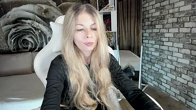 Eva Melow online show from April 2026 04:08:01 PM