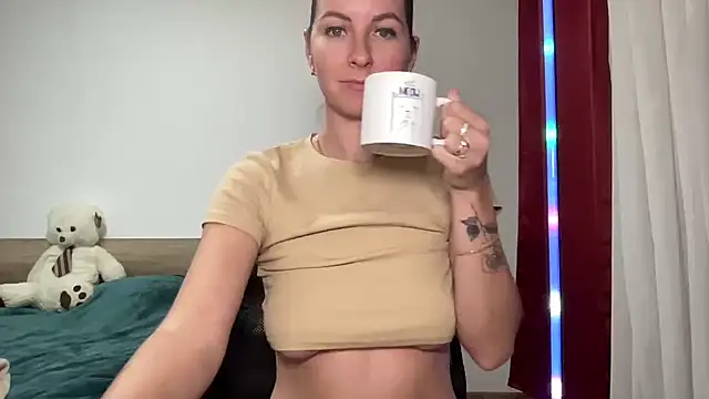 beauty bella online show from December 2024 10:18:02 PM