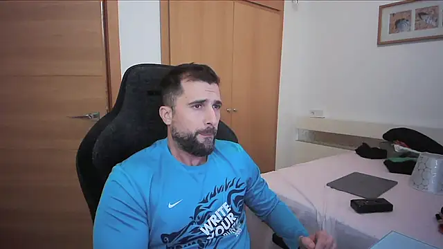 Snapshot of alex877x chatting on November 2025 04:40:01 PM alex877x online show from November 2025 04:40:01 PM