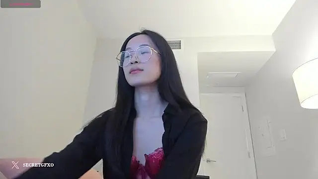 Snapshot of secretgirlfriendxo chatting on December 2024 05:58:01 AM secretgirlfriendxo online show from December 2024 05:58:01 AM
