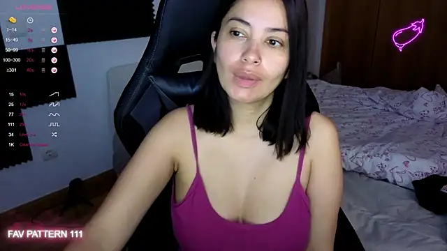 Snapshot of AnnaQueen chatting on May 2026 02:29:01 AM AnnaQueen online show from May 2026 02:29:01 AM