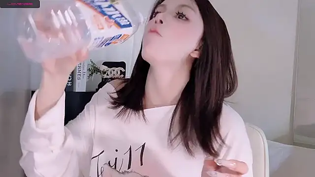 Snapshot of lvy-w chatting on October 2025 05:42:02 AM lvy-w online show from October 2025 05:42:02 AM