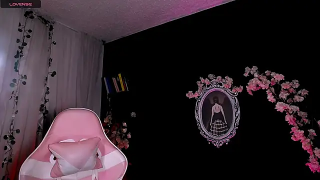 kitty roxy online show from March 2026 06:40:01 AM